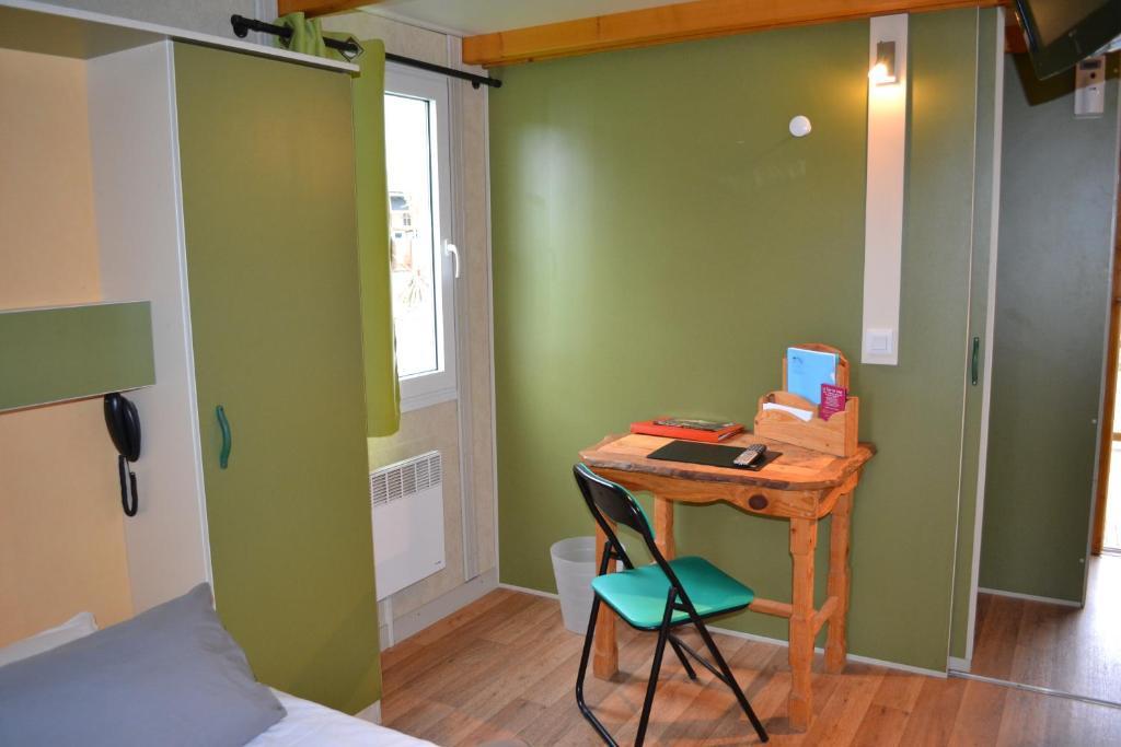 Hotel La Tour Du Loup La Bastide-de-Sérou Pokój zdjęcie